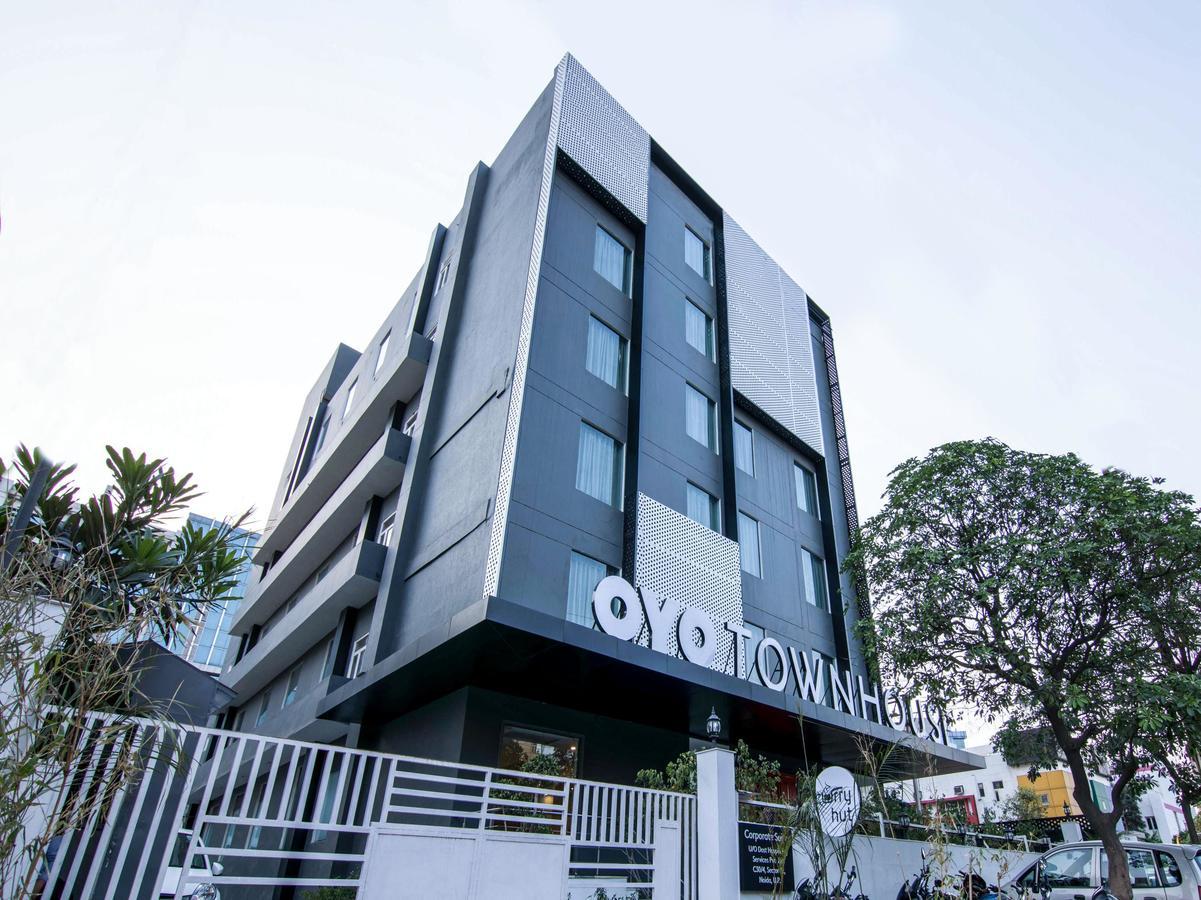 Oyo Townhouse 028 Corporate Suite Noida Exterior photo