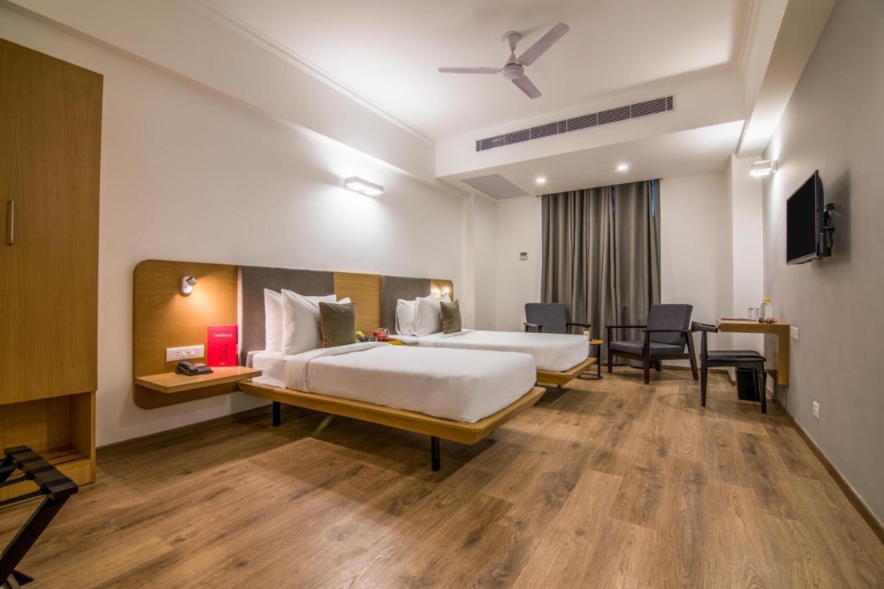 Oyo Townhouse 028 Corporate Suite Noida Exterior photo