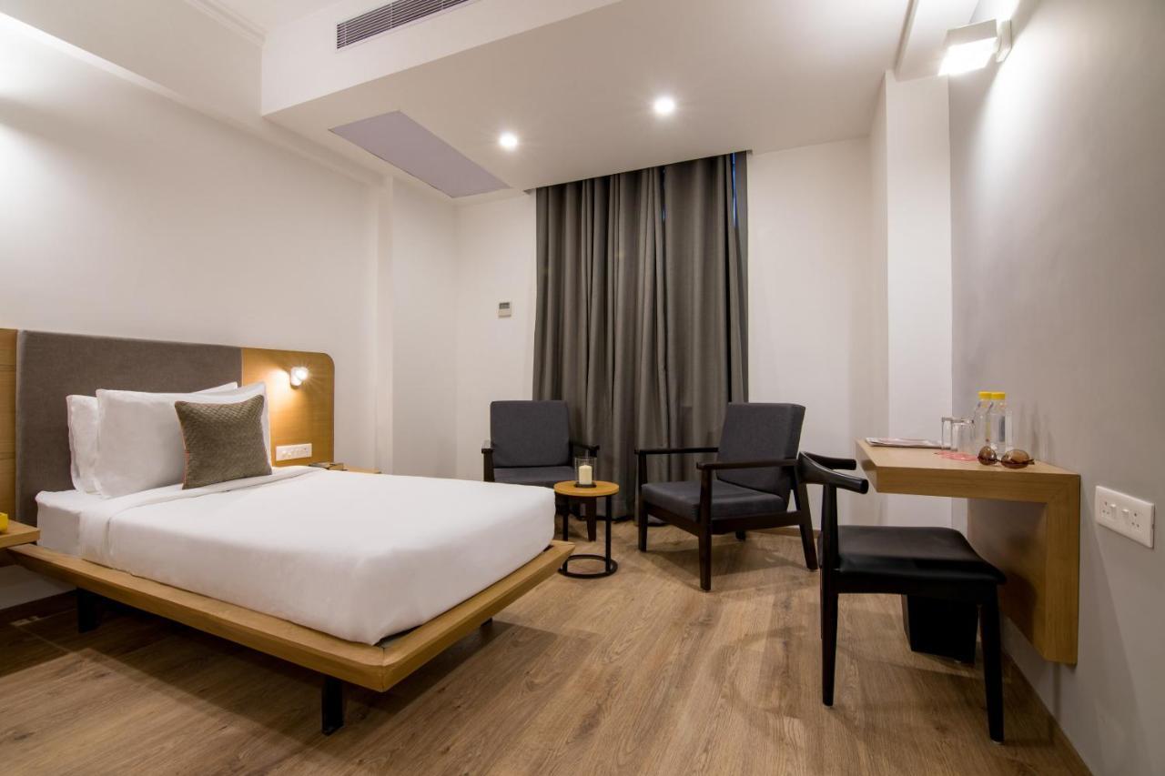 Oyo Townhouse 028 Corporate Suite Noida Exterior photo