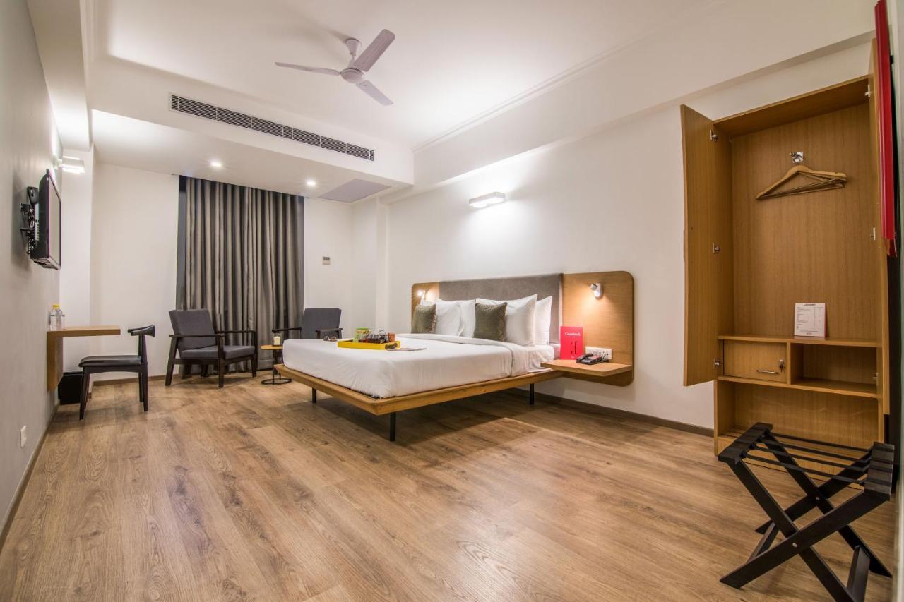 Oyo Townhouse 028 Corporate Suite Noida Exterior photo
