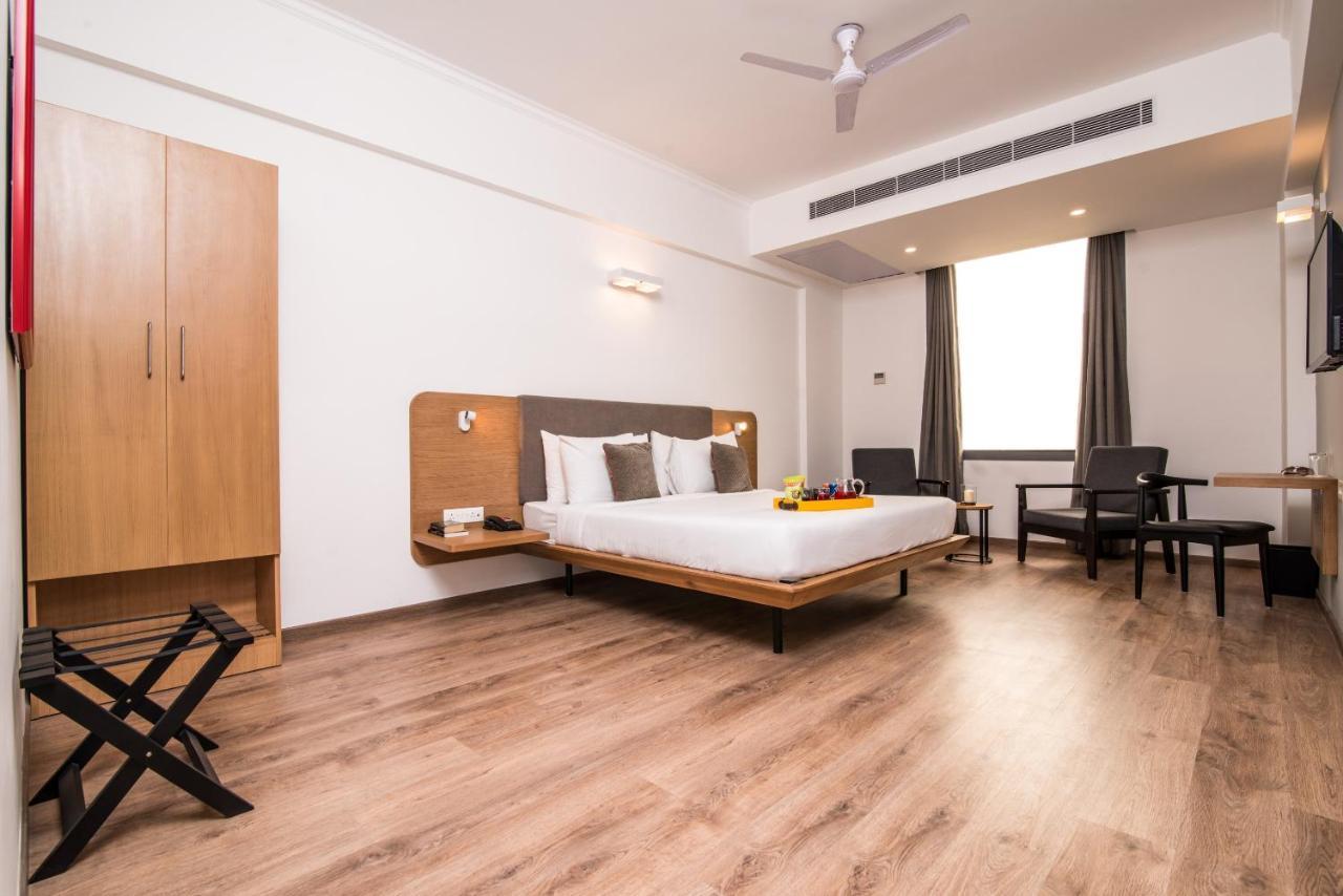 Oyo Townhouse 028 Corporate Suite Noida Exterior photo