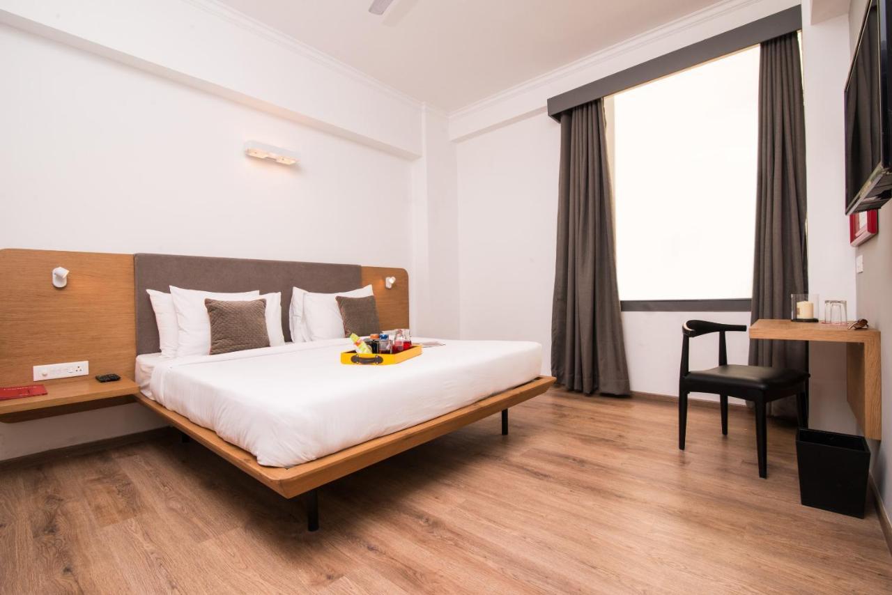 Oyo Townhouse 028 Corporate Suite Noida Exterior photo