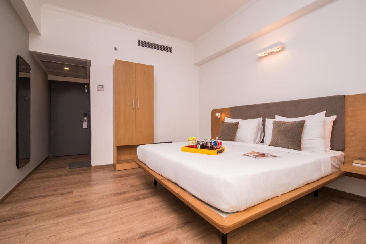 Oyo Townhouse 028 Corporate Suite Noida Exterior photo