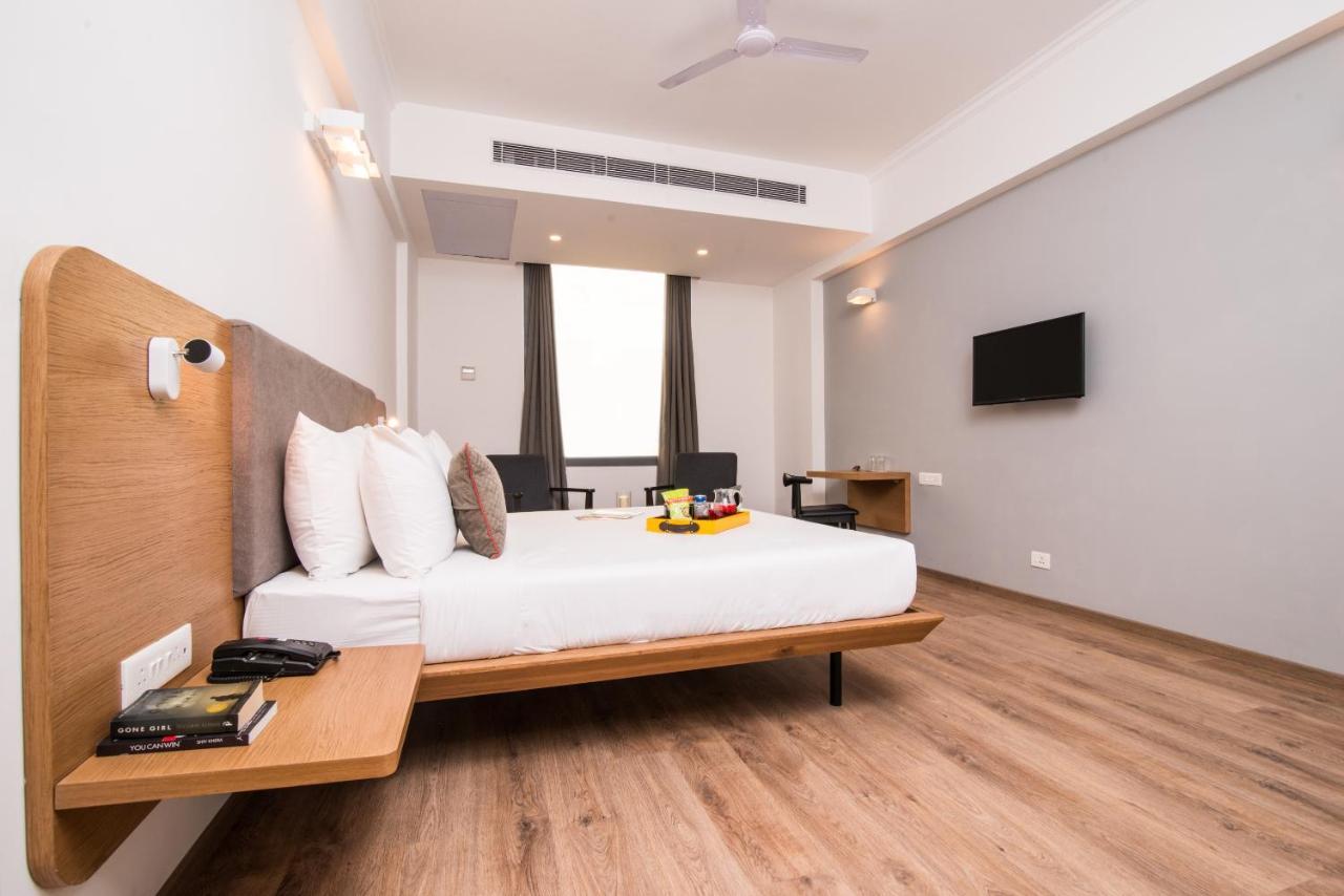 Oyo Townhouse 028 Corporate Suite Noida Exterior photo