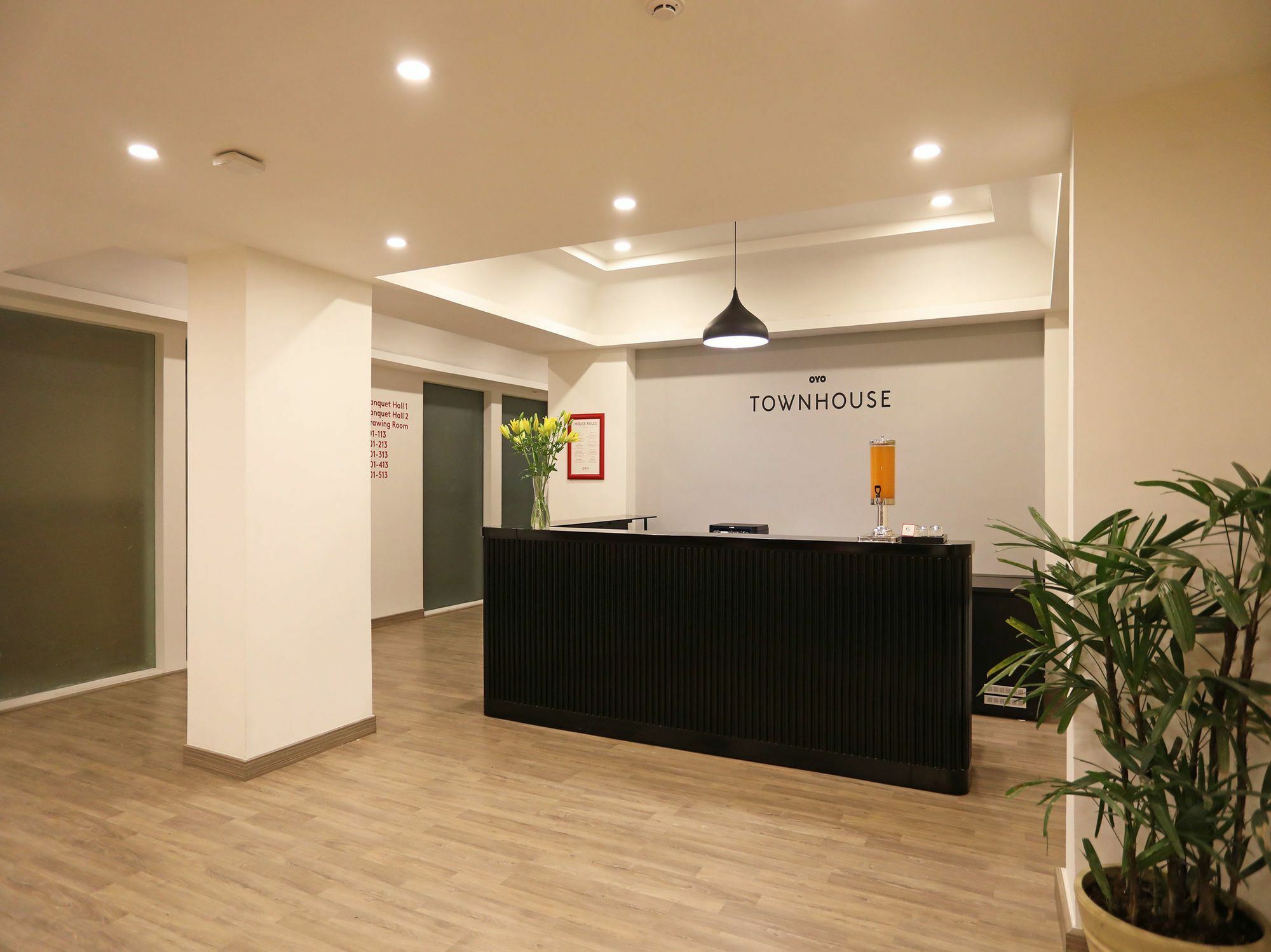 Oyo Townhouse 028 Corporate Suite Noida Exterior photo