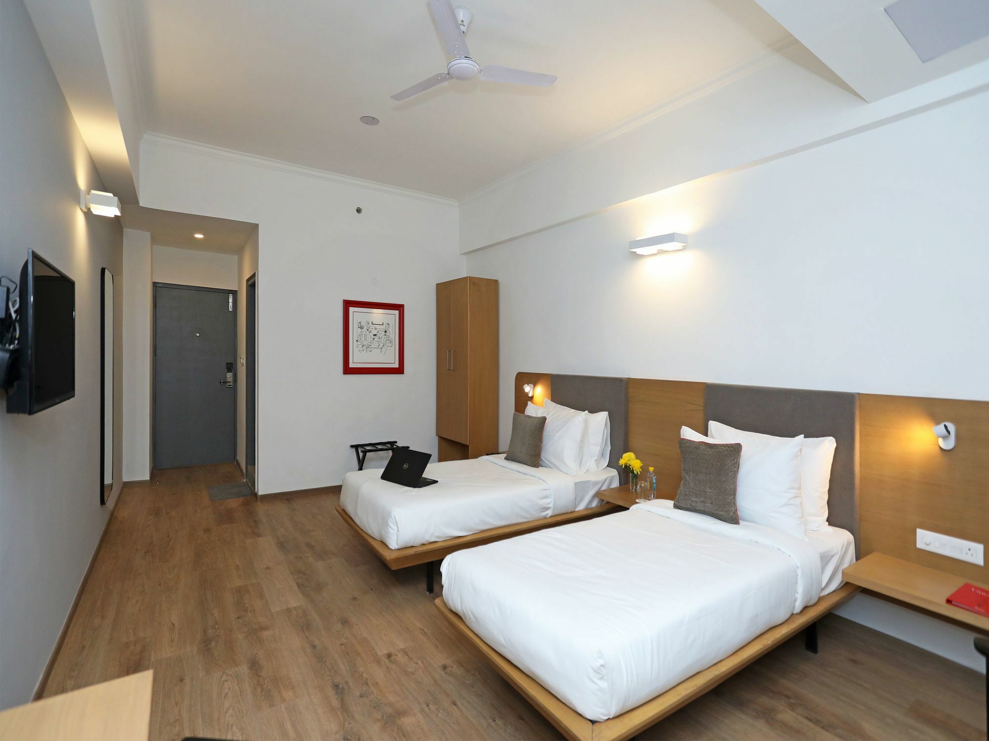 Oyo Townhouse 028 Corporate Suite Noida Exterior photo