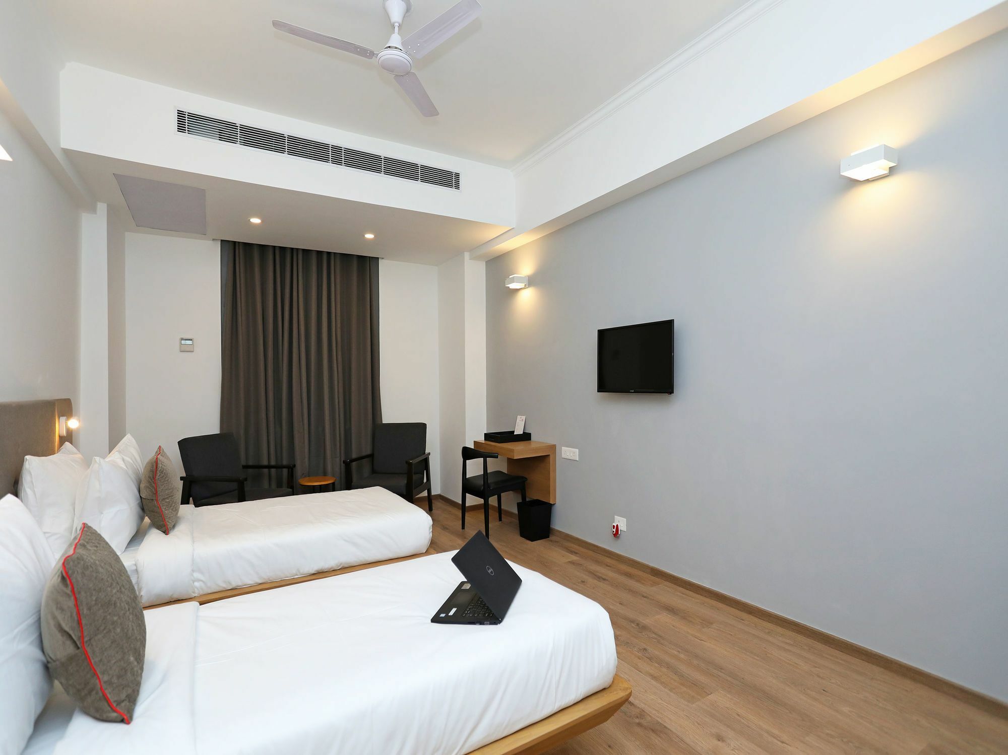 Oyo Townhouse 028 Corporate Suite Noida Exterior photo