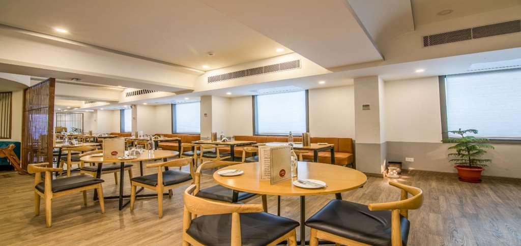 Oyo Townhouse 028 Corporate Suite Noida Facilities photo