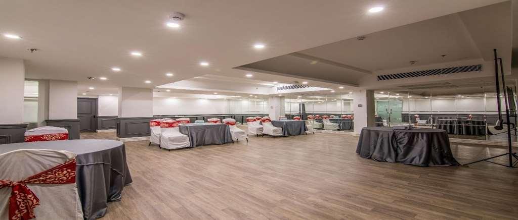 Oyo Townhouse 028 Corporate Suite Noida Facilities photo