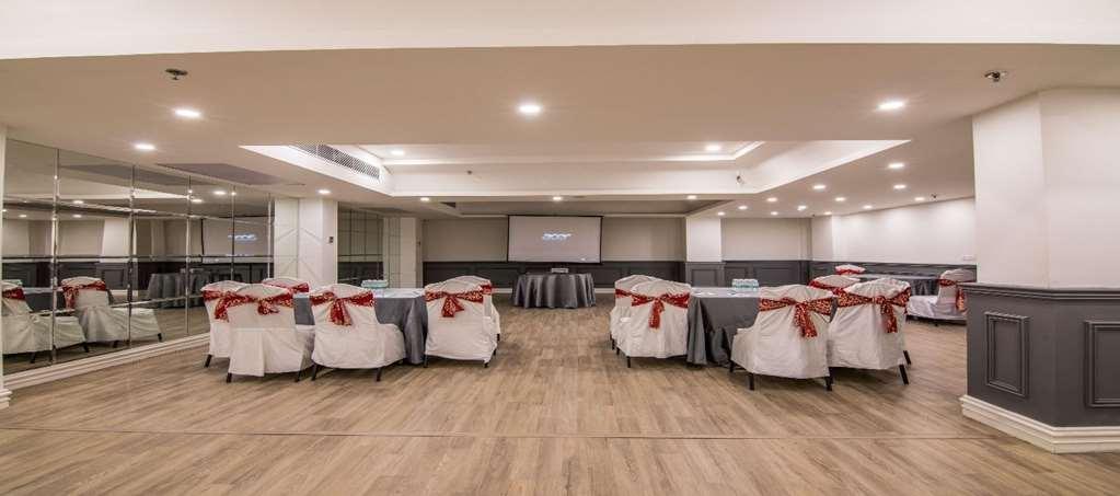 Oyo Townhouse 028 Corporate Suite Noida Facilities photo