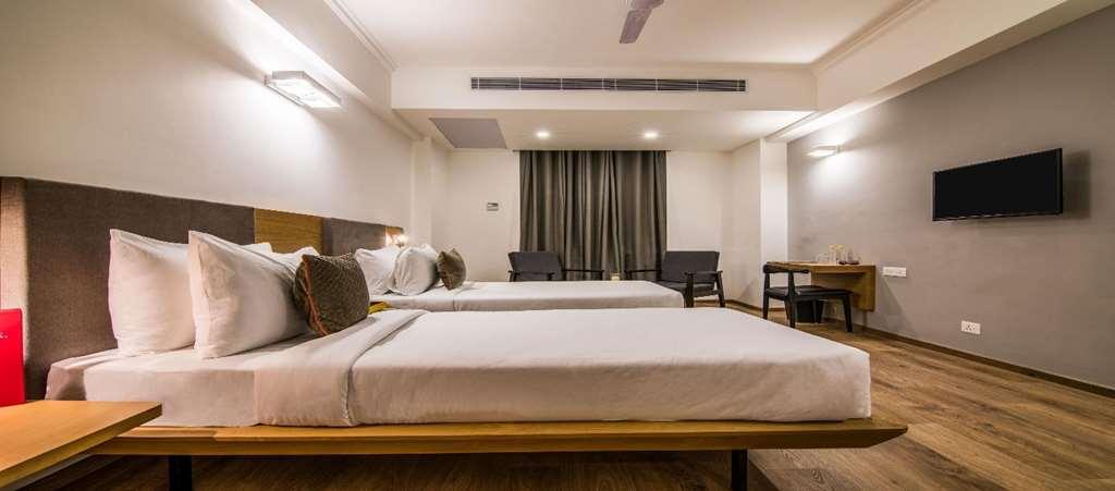 Oyo Townhouse 028 Corporate Suite Noida Room photo